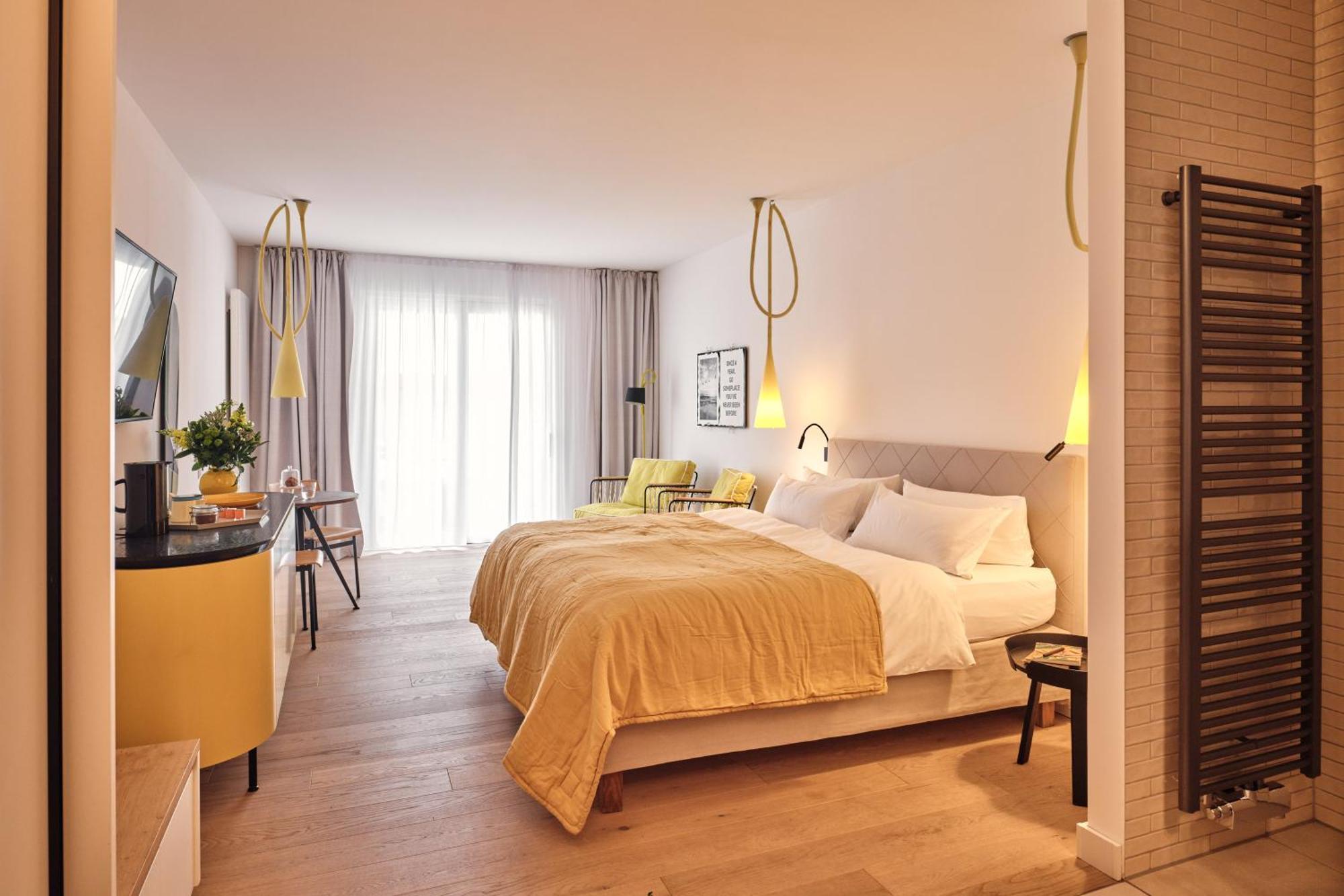 Hotel New Wave 3*