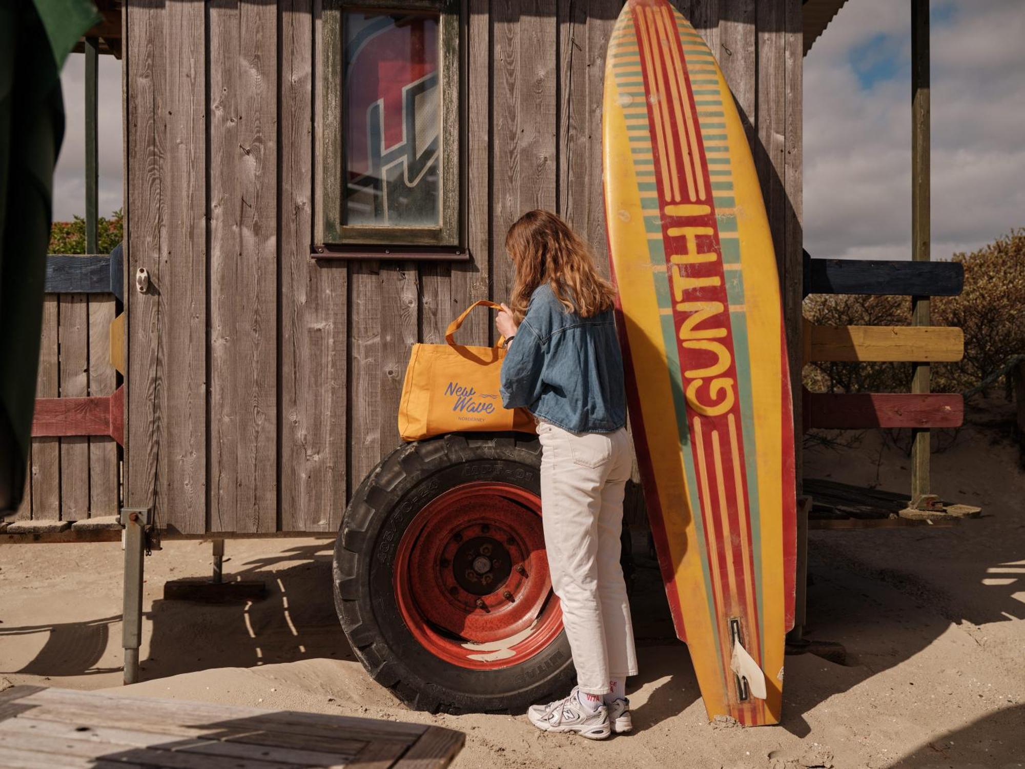 New Wave Hotel